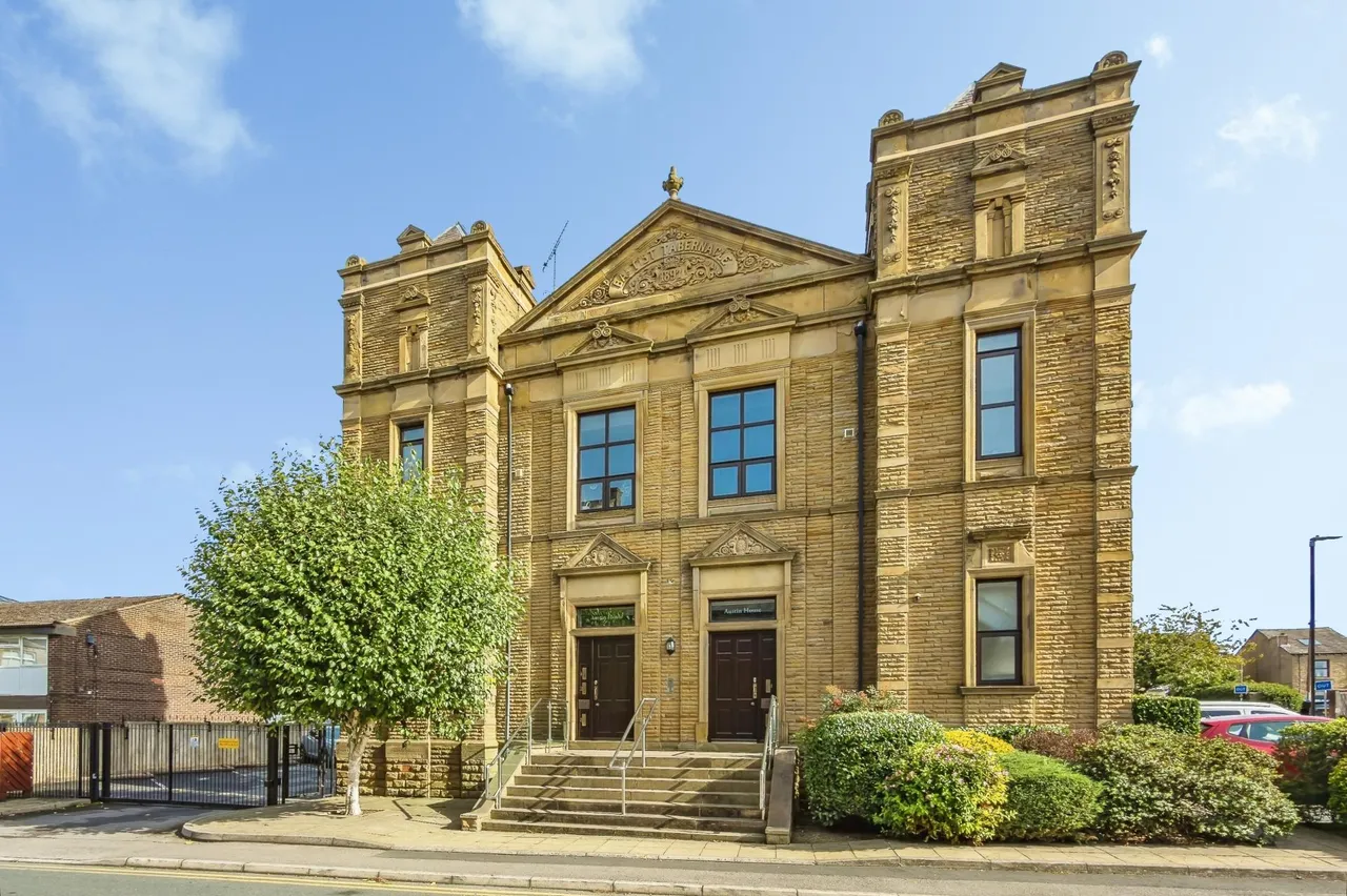 Commercial Street, Morley, LS27, photo 10