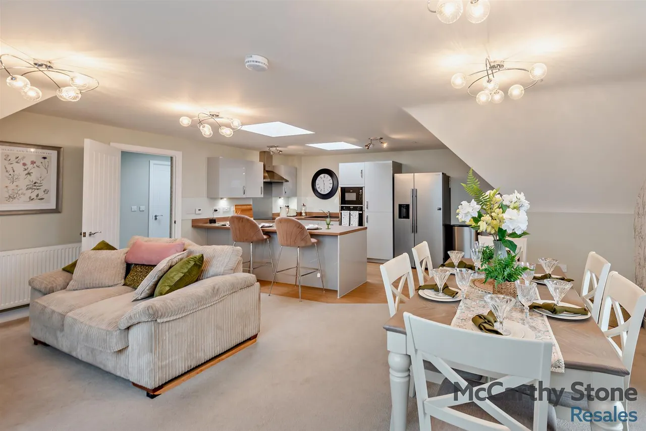 Westpole Avenue, Oakwood, EN4, photo 10