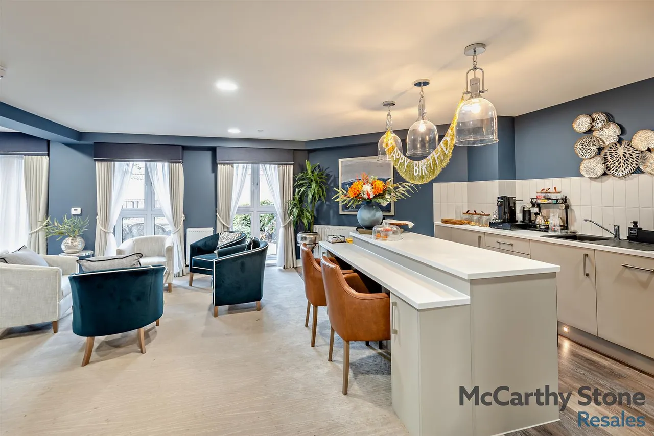 Westpole Avenue, Oakwood, EN4, photo 12