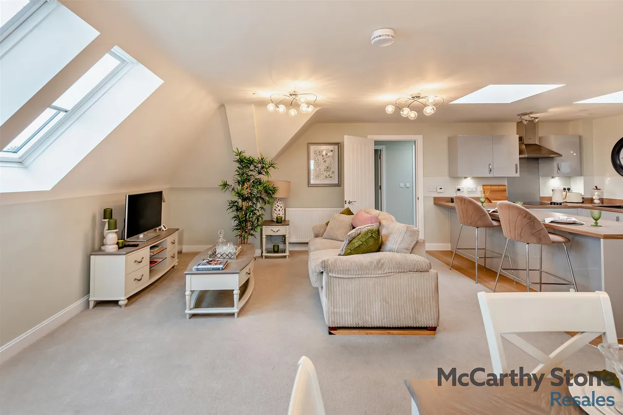 2 bed flat for sale, Westpole Avenue, Oakwood, EN4