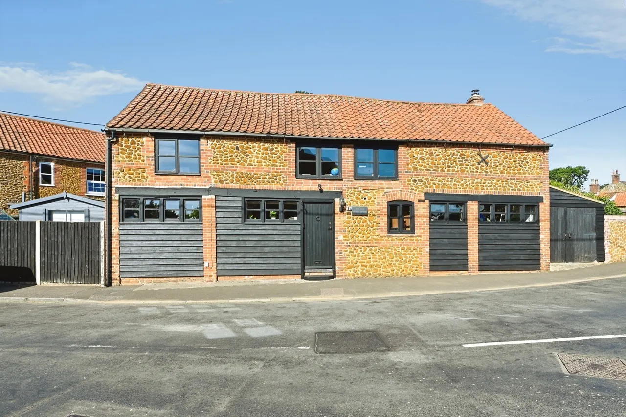 3 bed barn conversion for sale, Alma Road, Snettisham, PE31