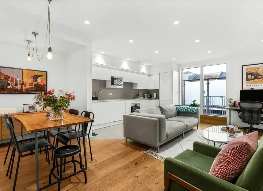 2 bed flat for sale — Andre Street, Hackney, E8