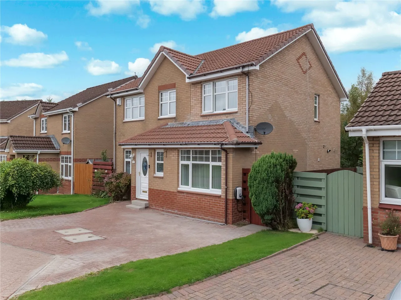 4 bed house for sale, Rosemary Place, Stewartfield, G74