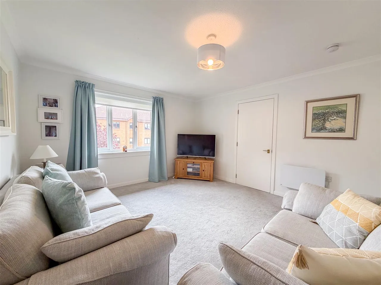 Braidpark Drive, Giffnock, Glasgow, G46 6LB, photo 2