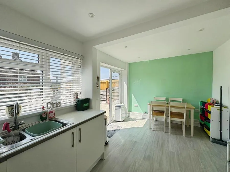 Harvey Close, East Cowes, PO32, photo 5