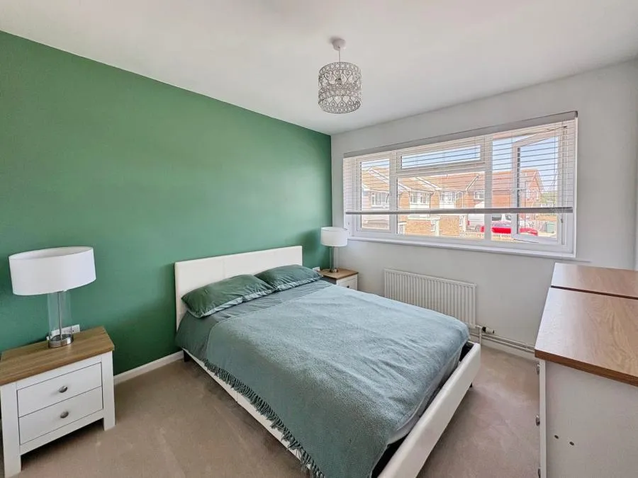 Harvey Close, East Cowes, PO32, photo 6