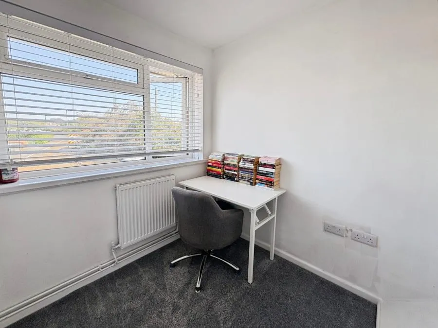 Harvey Close, East Cowes, PO32, photo 8
