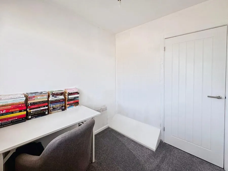 Harvey Close, East Cowes, PO32, photo 9