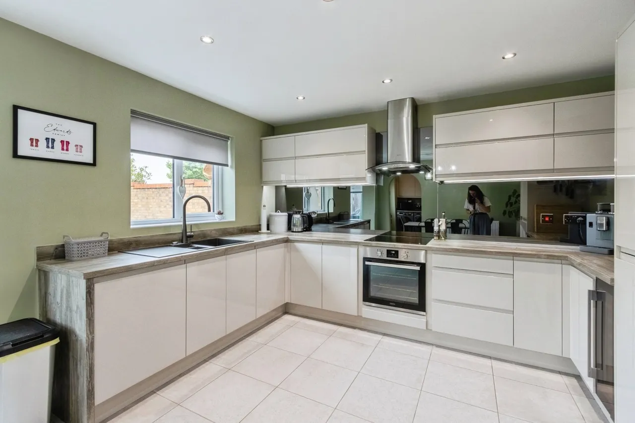 Amberwood Chase, Dewsbury, West Yorkshire, WF12, photo 3