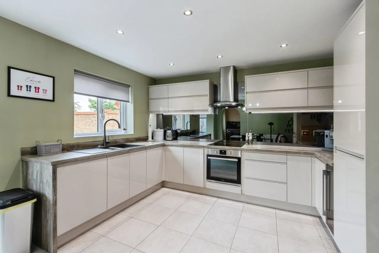 Amberwood Chase, Dewsbury, West Yorkshire, WF12, photo 7