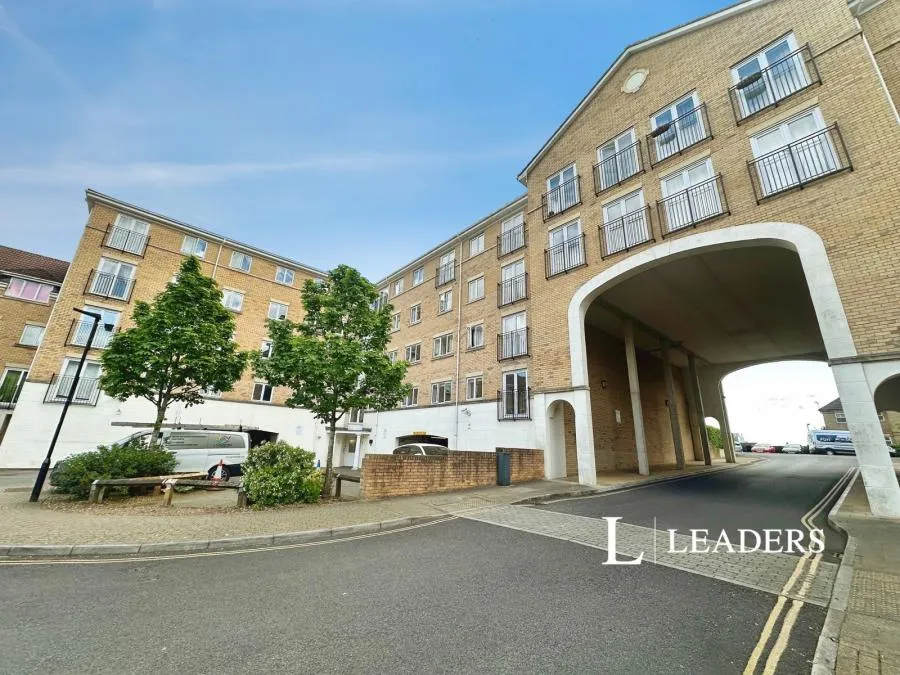 2 bed flat for sale, The Dell, Southampton, SO15