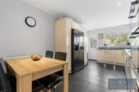 Colston Avenue, Carshalton, photo 4
