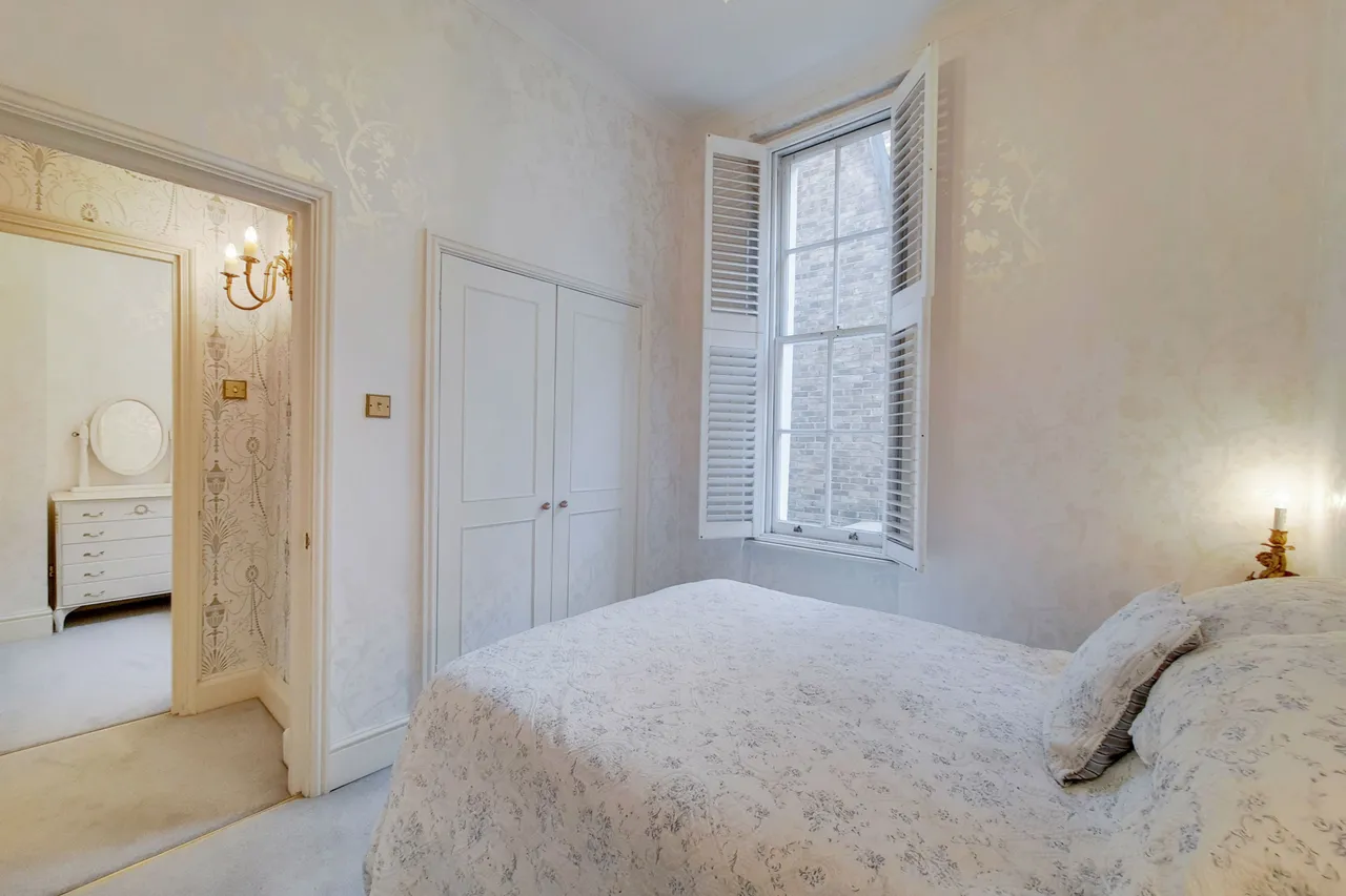 Flat 12, 34-36 Clarges Street, London, photo 9
