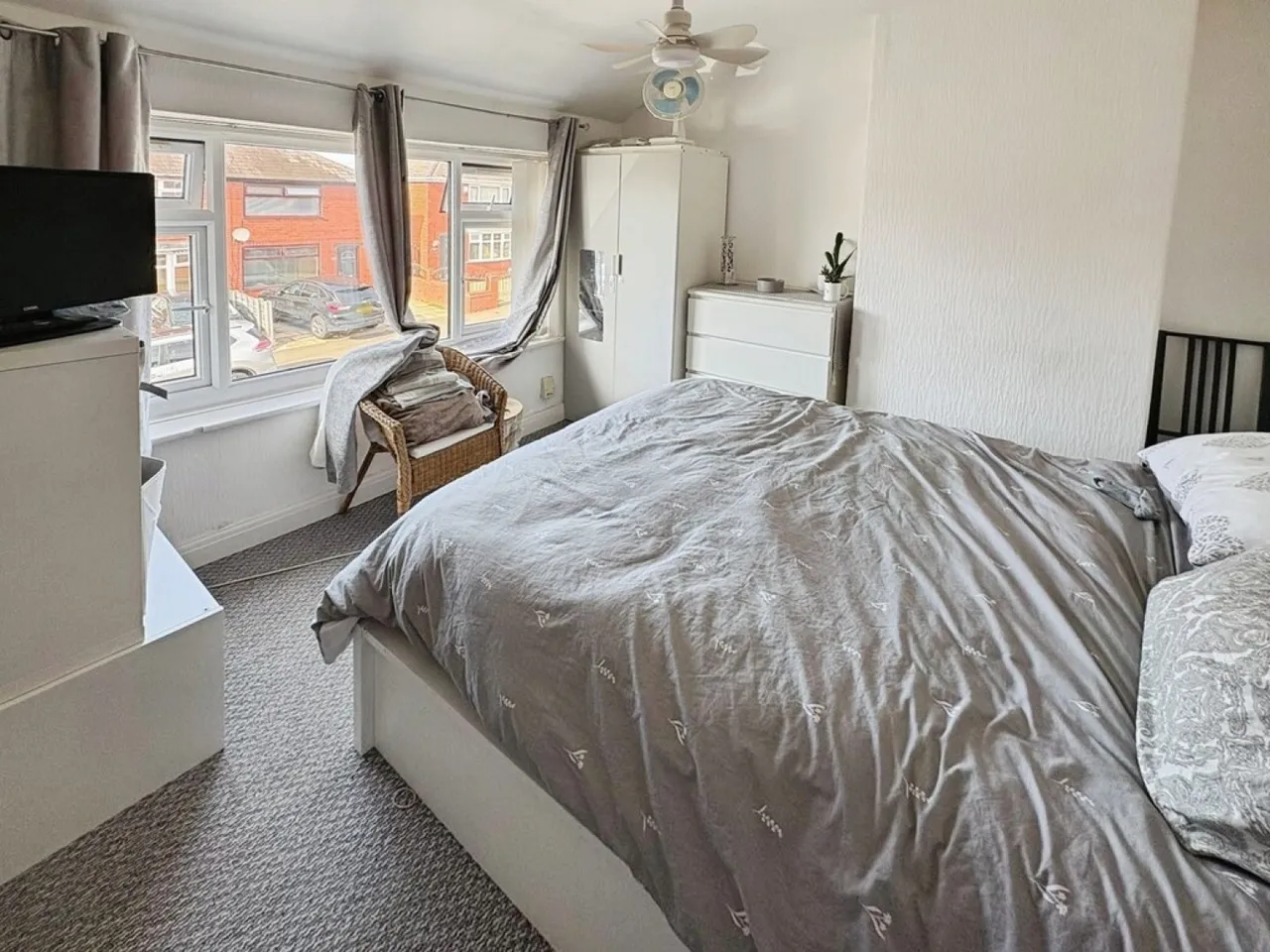 Laxey Crescent, WN7, photo 5