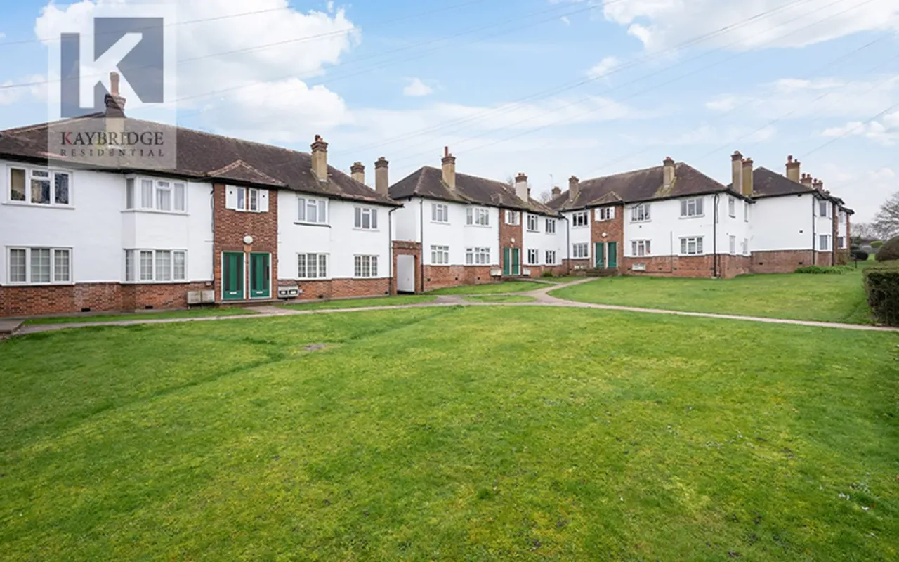 2 bed property for sale — Alberta Avenue, Cheam, SM1