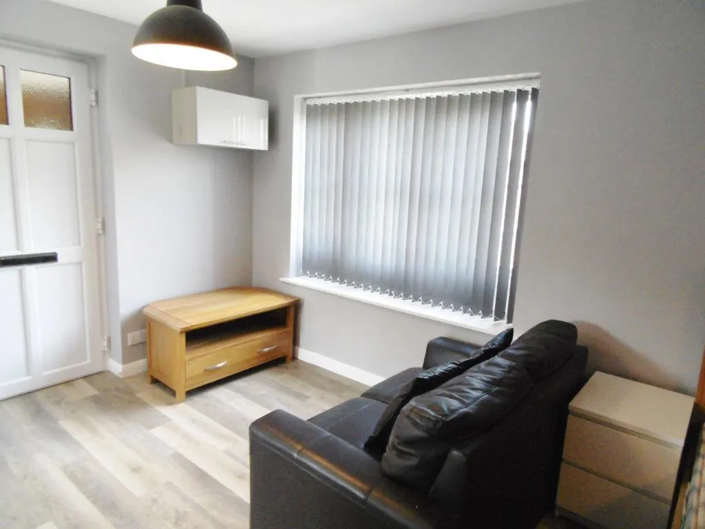 Rosehip Way, Lychpit, RG24, photo 3