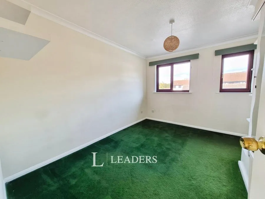 Field Lane, Greenleys, MK12, photo 6