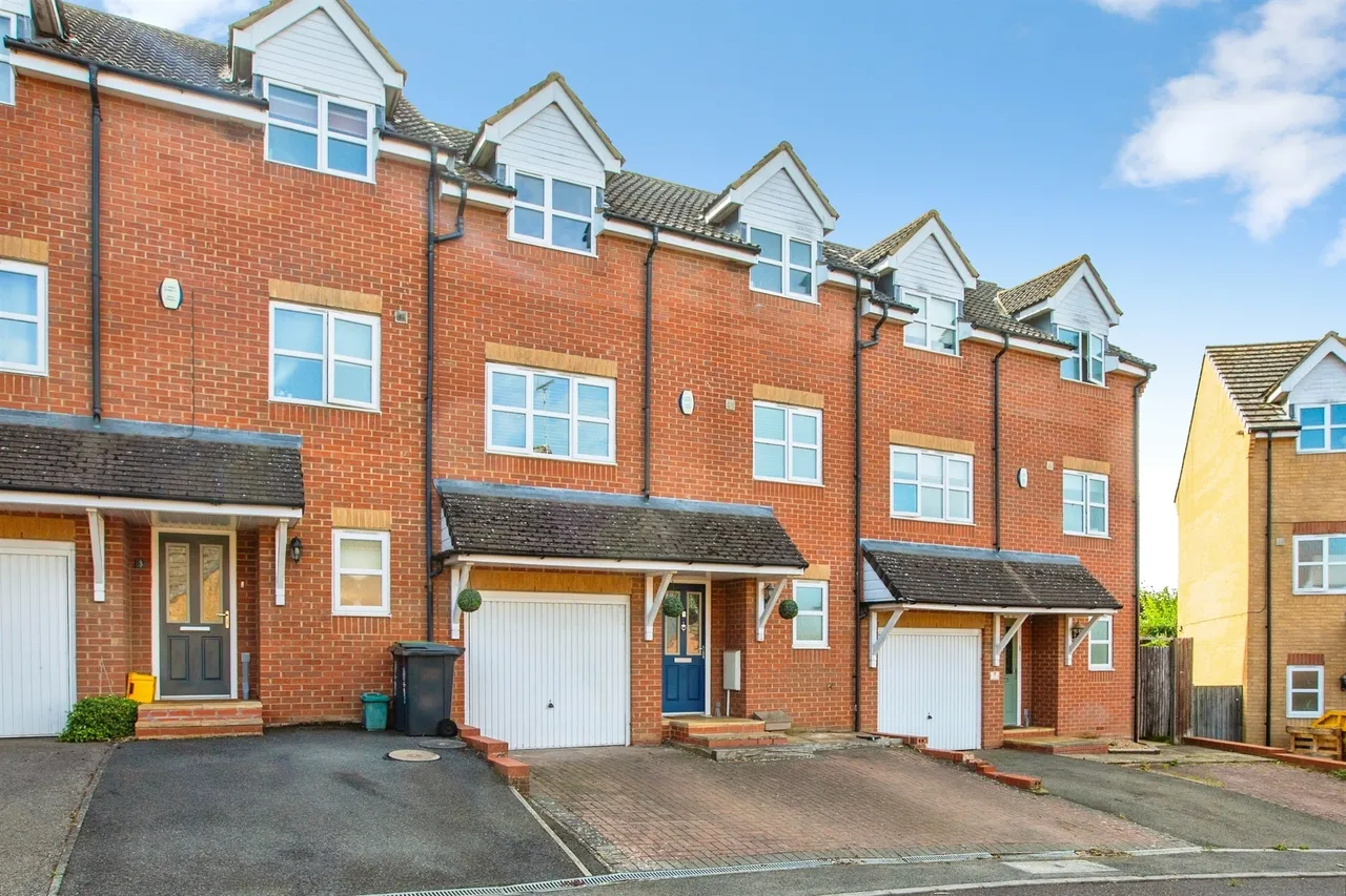 4 bed house for sale, Chestnut Drive, Kettering, NN14