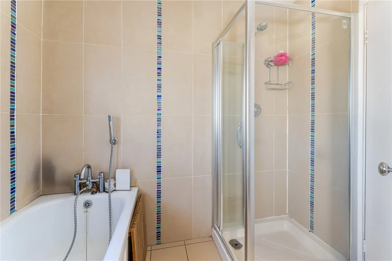 Hanworth Road, Hampton, TW12 3DH, photo 13