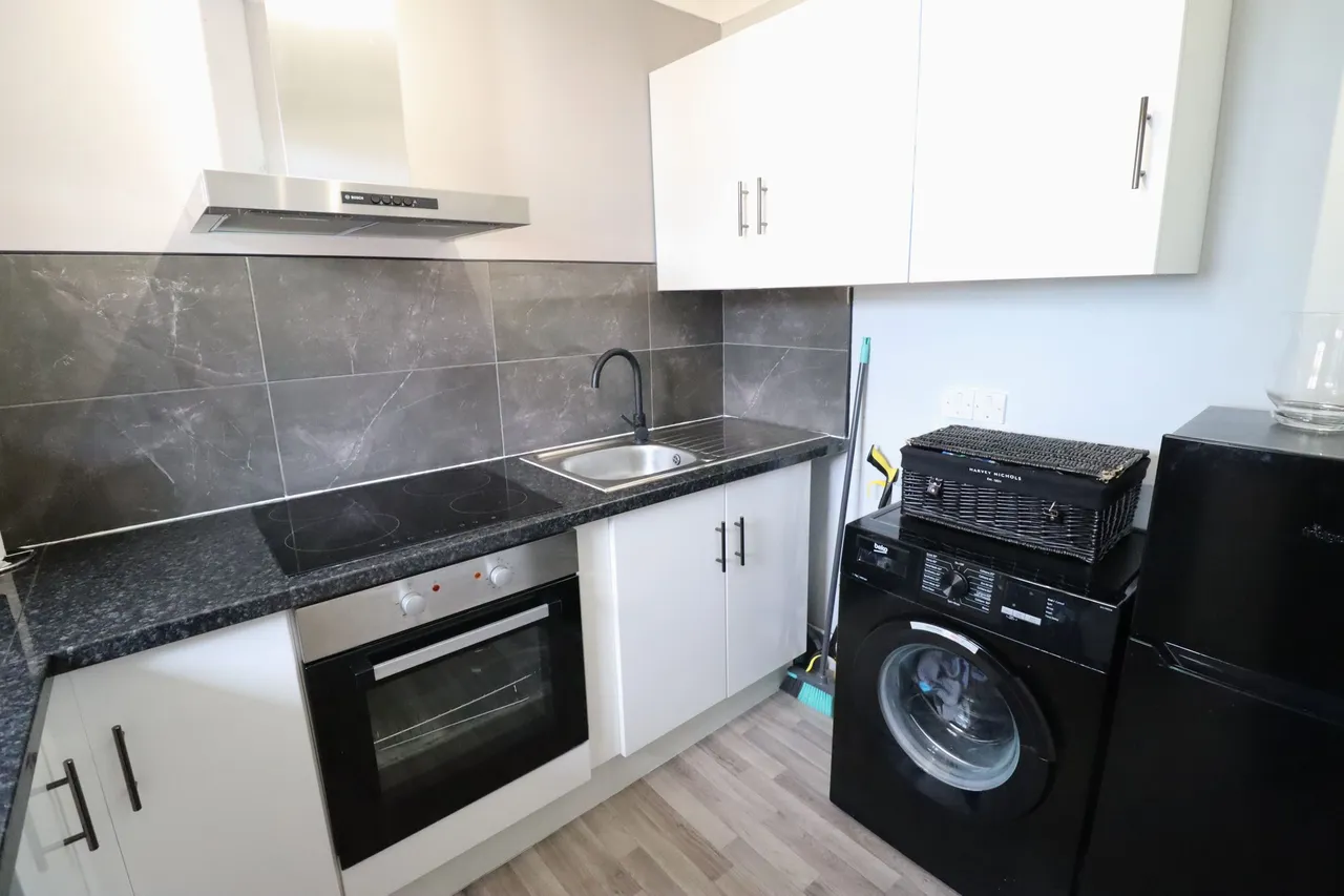 Hilltop Close, Rayleigh, SS6, photo 9