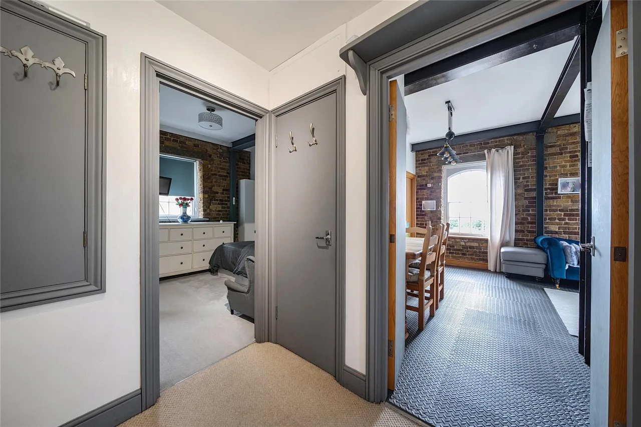 Bourneside Road, Addlestone, KT15, photo 5