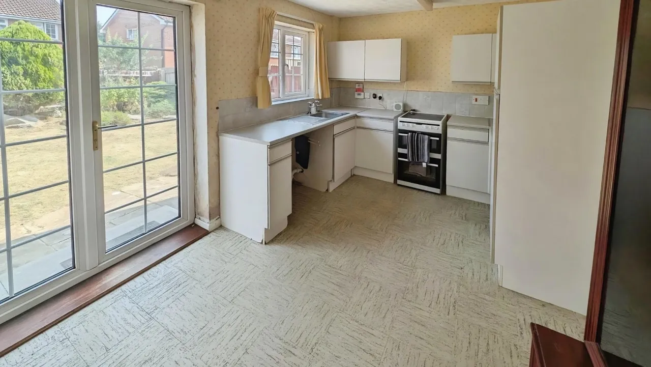 Longs Drive, Yate, BS37, photo 3
