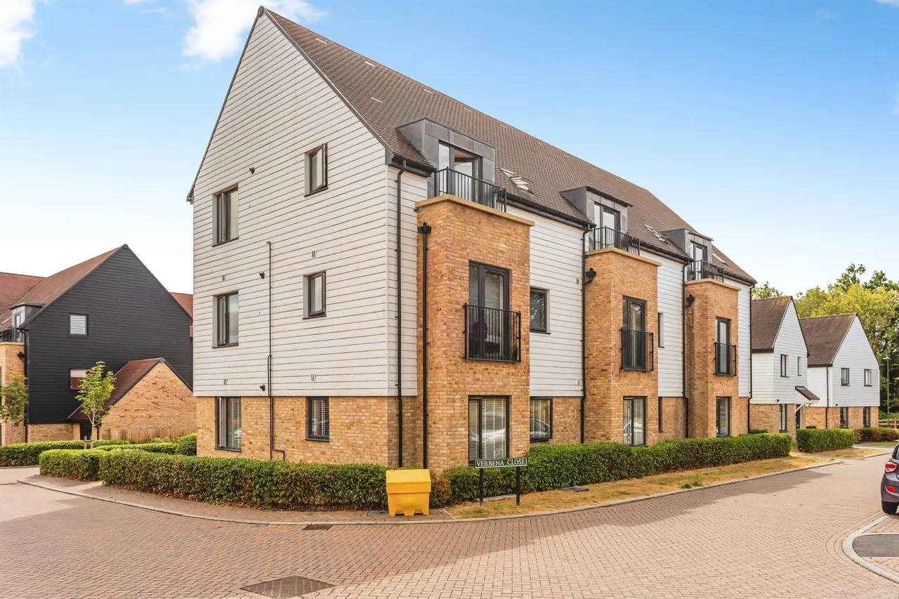 2 bed flat for sale — Blackberry Drive, Lindfield, Haywards Heath