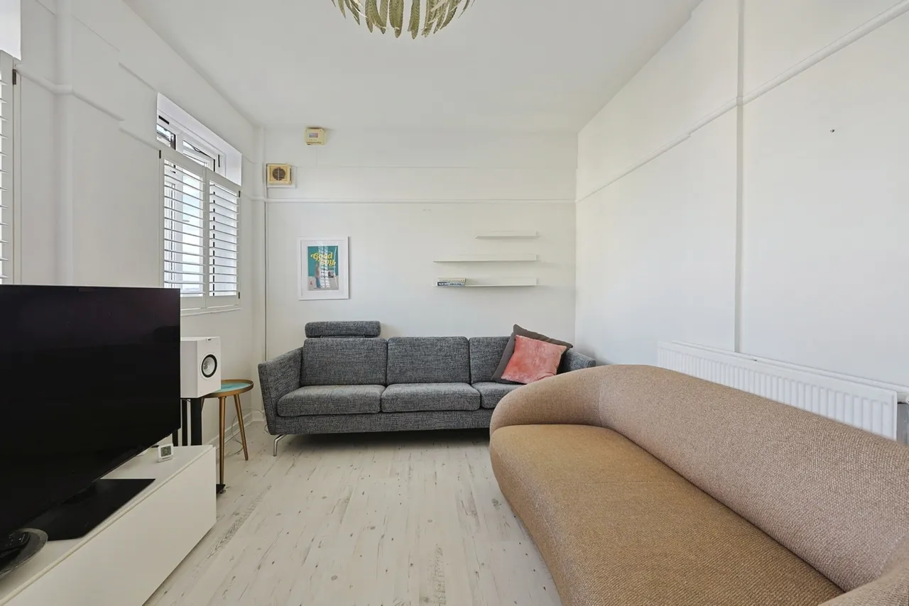 1 bed flat for sale, Rawson Street, London, SW11