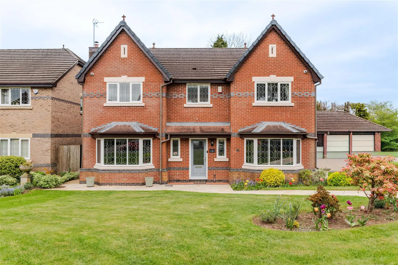 5 bed house for sale — Newfield Place, Hagley, Stourbridge