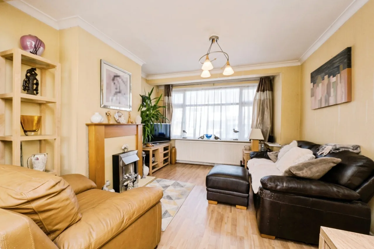 Eaton Drive, Romford, RM5, photo 2