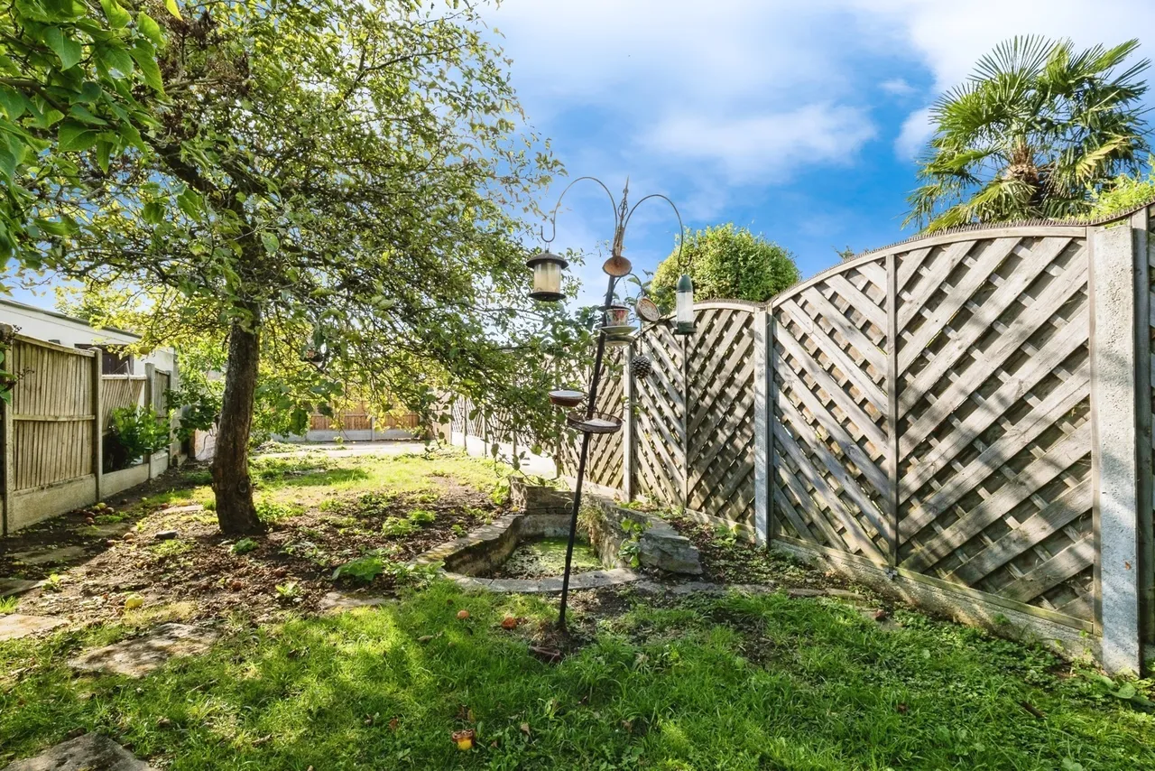 Eaton Drive, Romford, RM5, photo 15