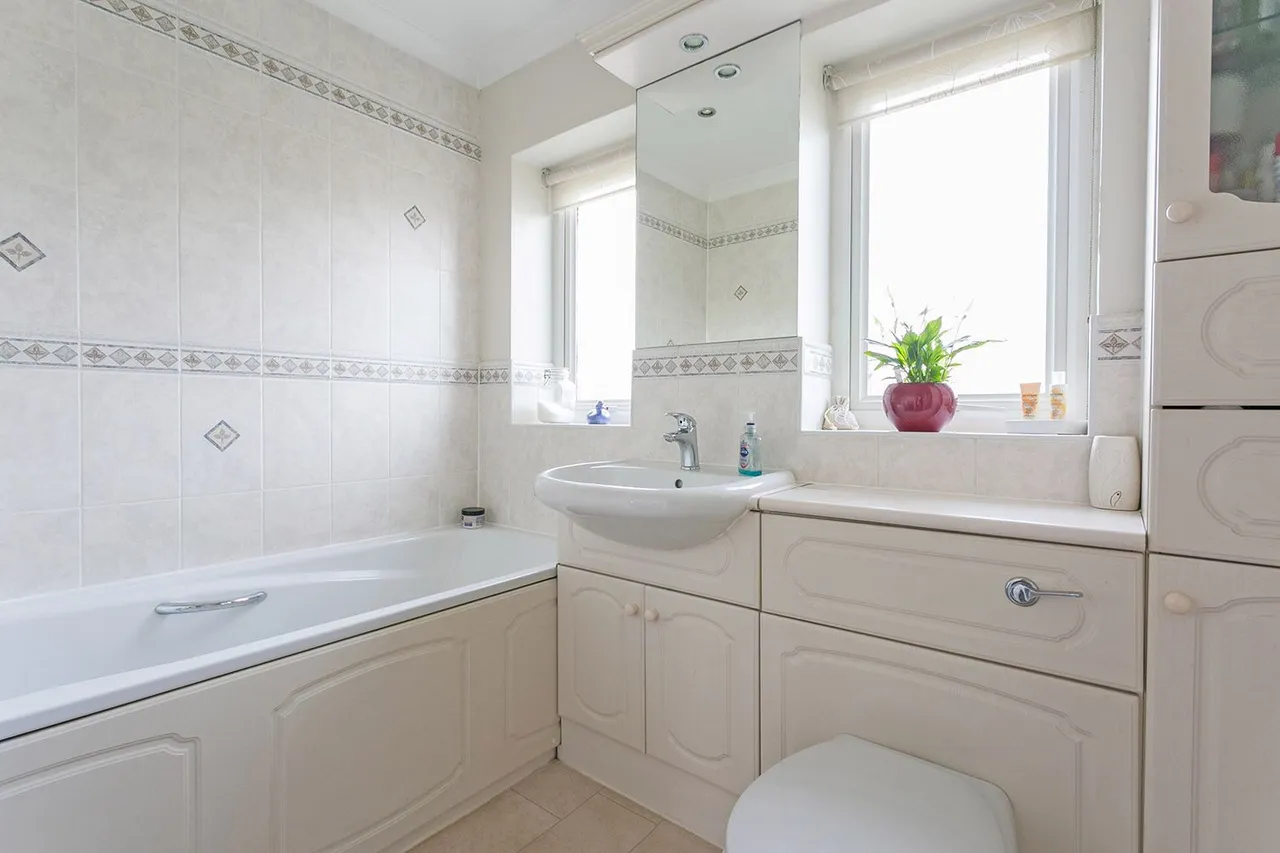 Mallow Park, Cranbrook Drive, Maidenhead, Berkshire, photo 17