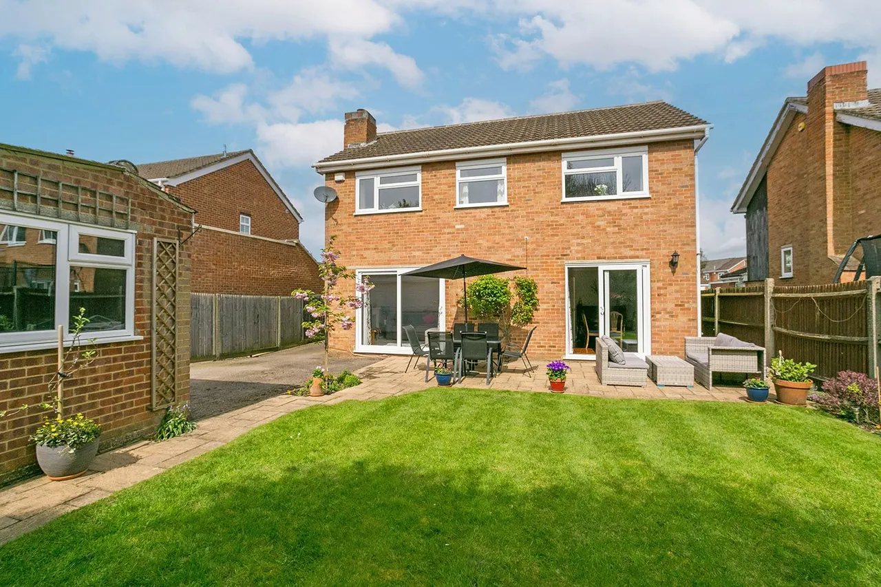 Mallow Park, Cranbrook Drive, Maidenhead, Berkshire, photo 2