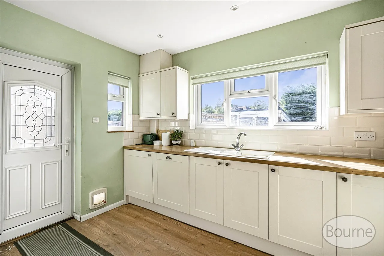 Grangefields Road, Jacob's Well, GU4, photo 5