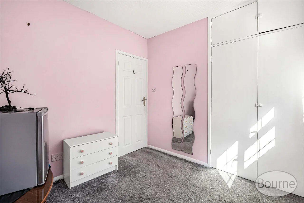 Grangefields Road, Jacob's Well, GU4, photo 18