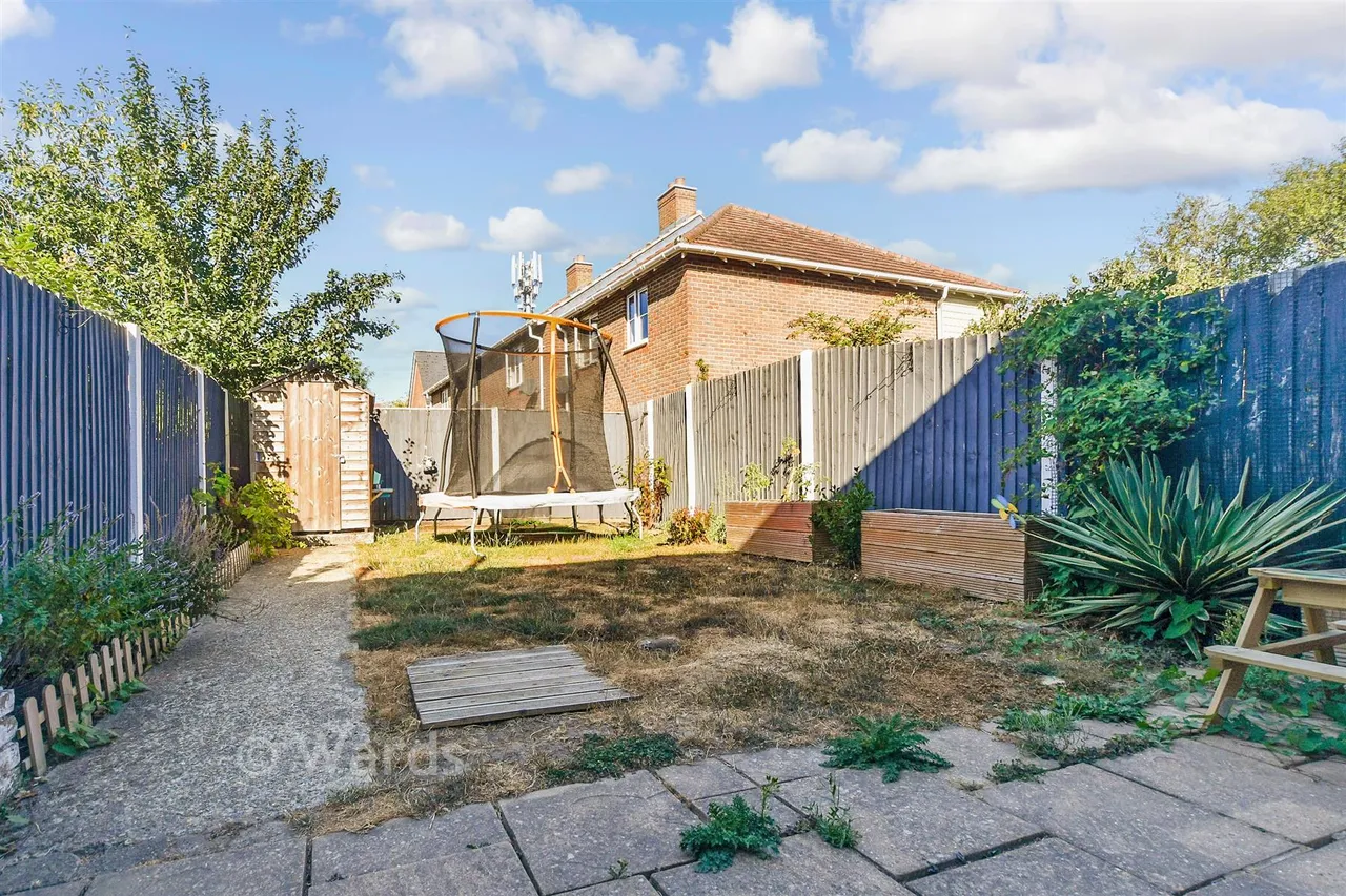 Alen Square, Staplehurst, TN12, photo 2