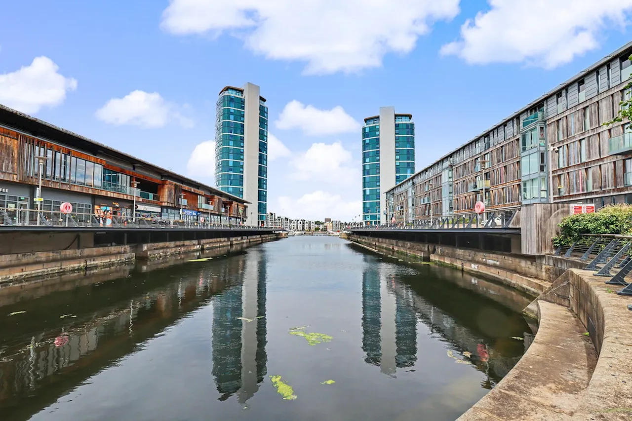 2 bed flat for sale, Dock Head Road, Chatham, ME4
