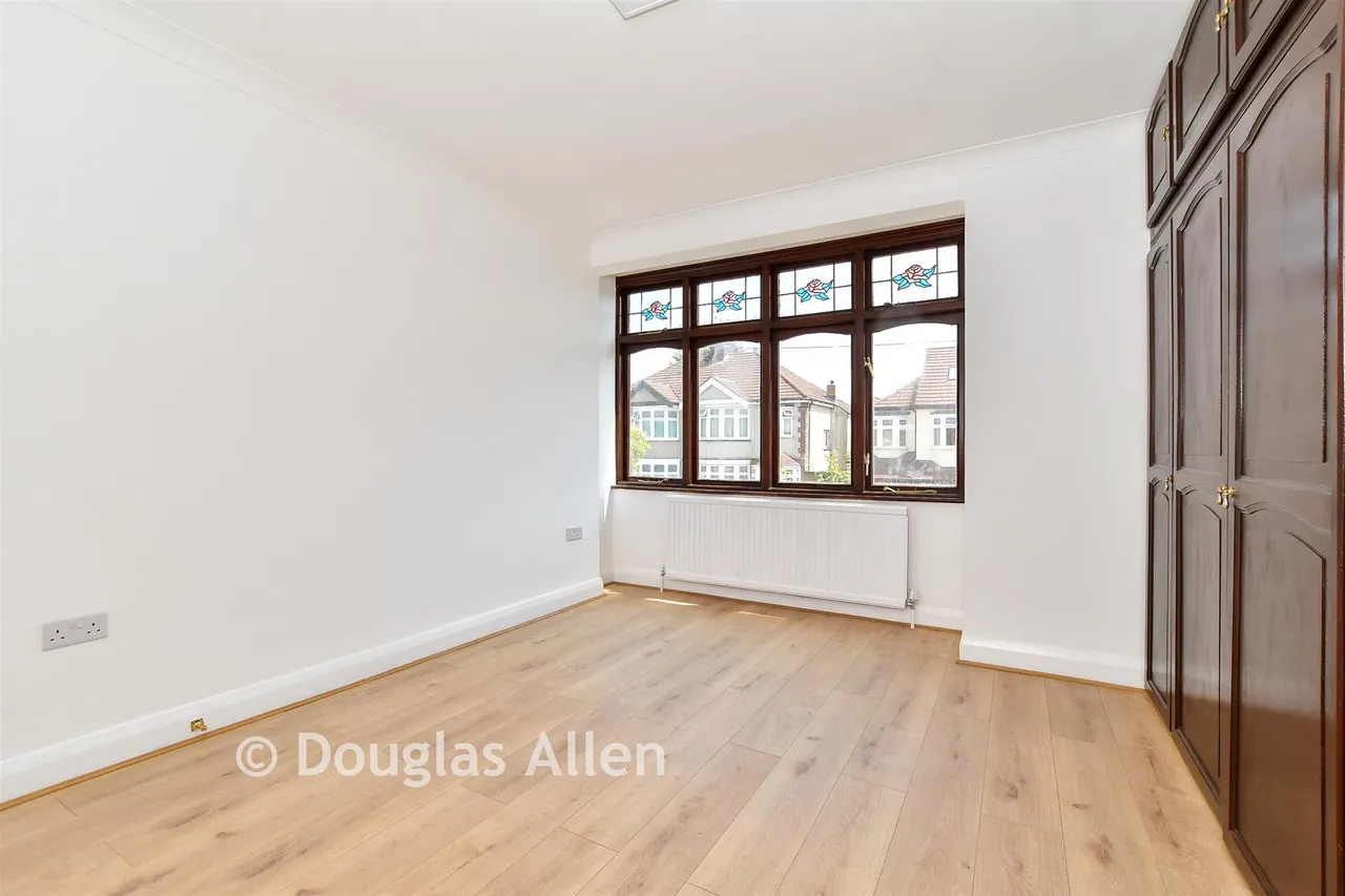 Lakeside Avenue, Ilford, IG4, photo 10