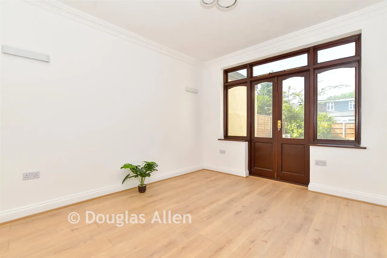 Lakeside Avenue, Ilford, IG4, photo 8