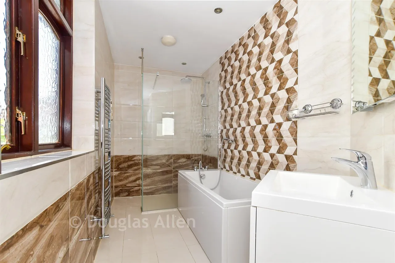 Lakeside Avenue, Ilford, IG4, photo 14