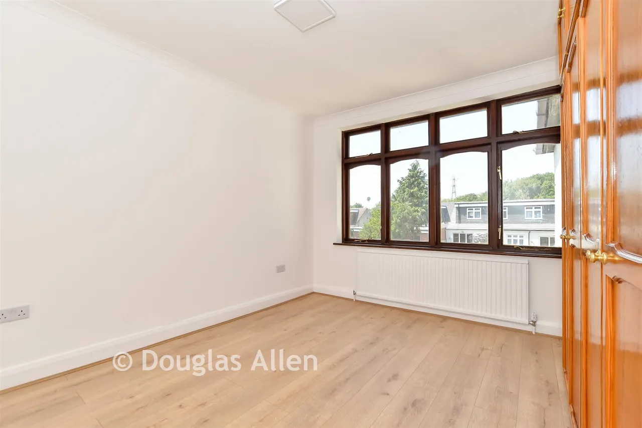Lakeside Avenue, Ilford, IG4, photo 12