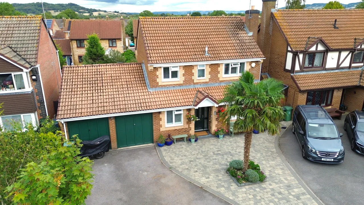 4 bed house for sale, Vernal Close, Abbeymead, GL4