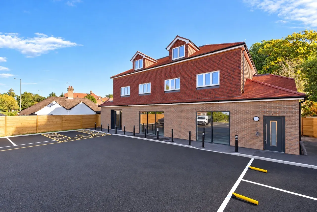 2 bed flat for sale, London Road, Redhill, RH1