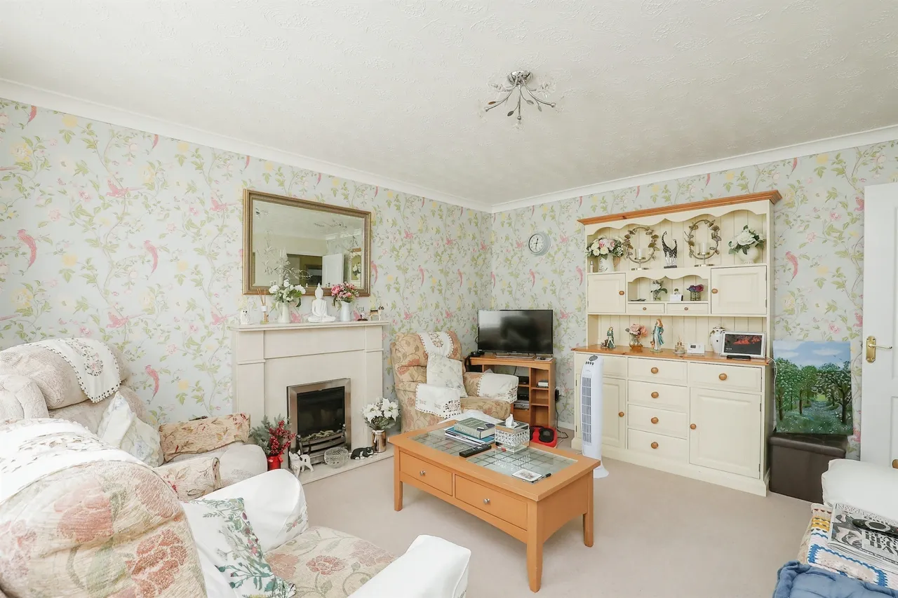 Gwyn Crescent, Fakenham, photo 2