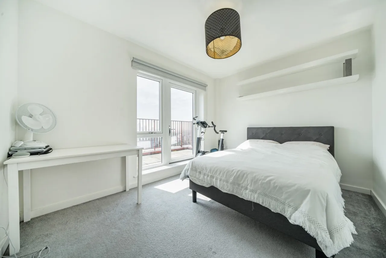 Greenwich High Road, London, SE10, photo 2