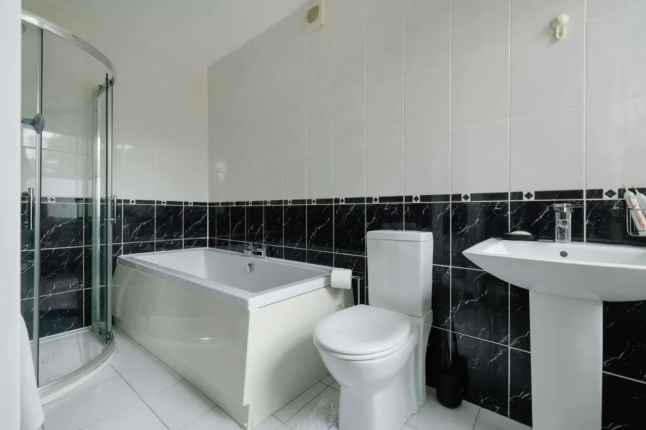 Church Road, Horley, RH6, photo 9