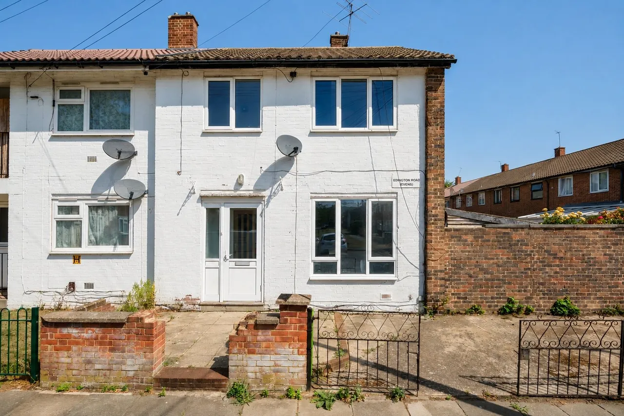 3 bed house for sale — Edington Road, SE2