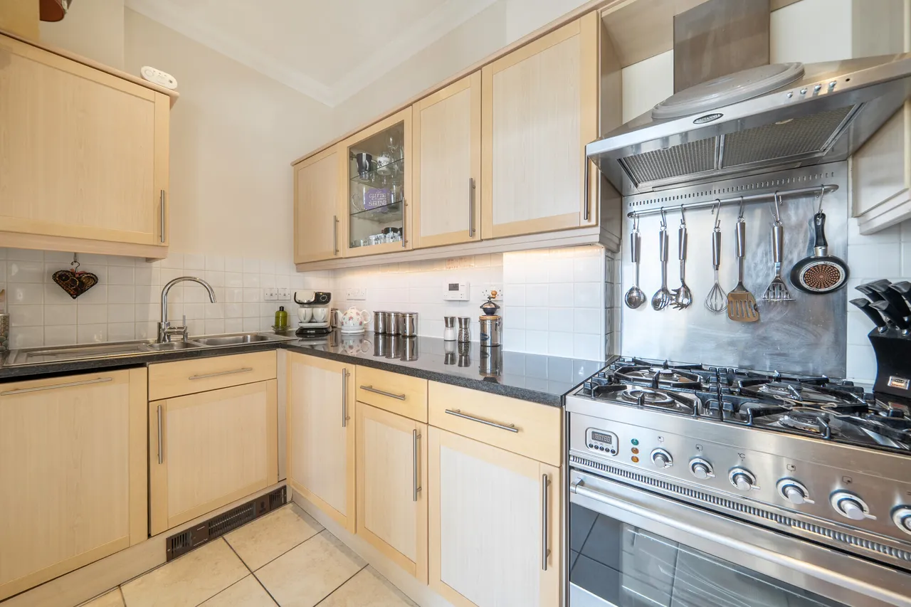 Coopers Hill Road, Redhill, RH1, photo 9