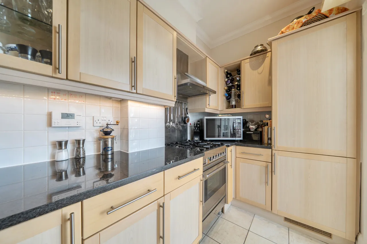 Coopers Hill Road, Redhill, RH1, photo 3