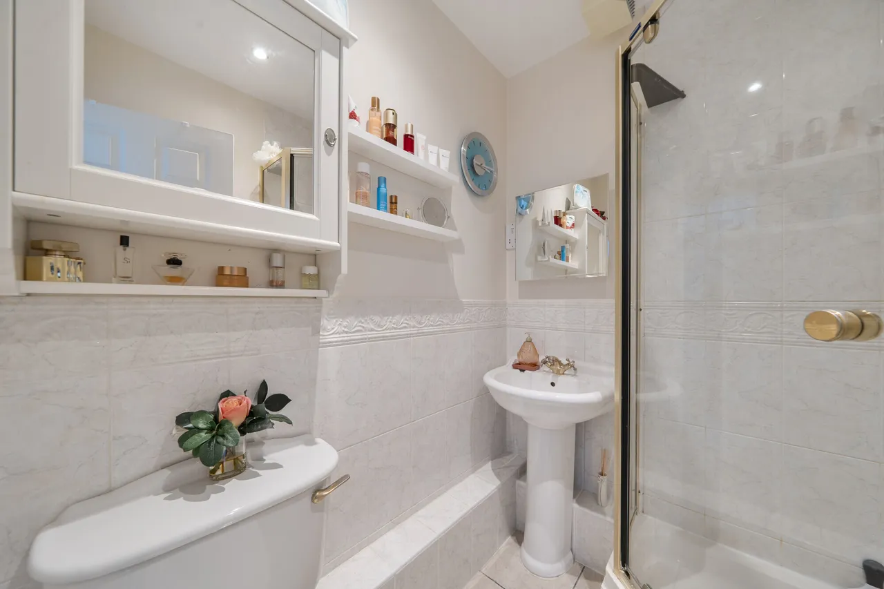 Coopers Hill Road, Redhill, RH1, photo 13